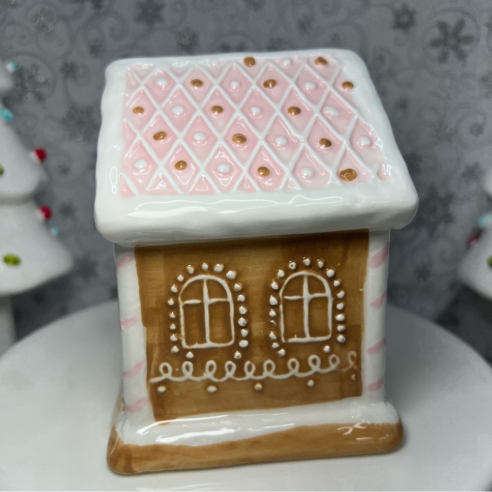 Christmas Pastel Pink Ceramic Gingerbread Soap Dispenser & Dish Scrubby Holder - Picture 10 of 12